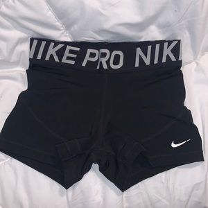 Nike pro shorts size medium